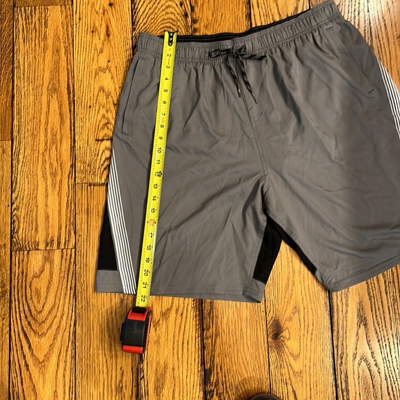 NWT🩳NIKE MENS BLACK AND GRAY XXL SWIM TRUNKS WITH TWO SIDE POCKETS AND LINING - Picture 7 of 9